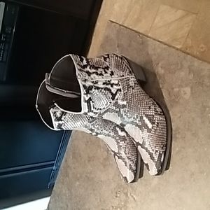 Tecovas Womens Zoey  Python skin Ankle Boots